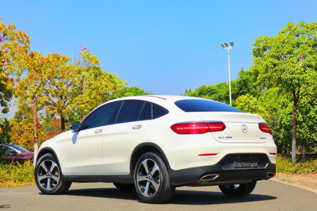 迪庆二手奔驰GLC轿跑 2018款 GLC 200 4MATIC 轿跑SUV