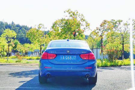 西双版纳二手宝马1系 2017款 120i 2.0T 手自一体 设计套装版